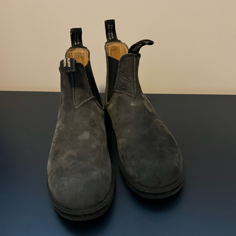 Blundstones US women’s 10/ men’s 8